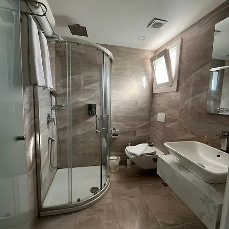Alalucca Butik Hotel *